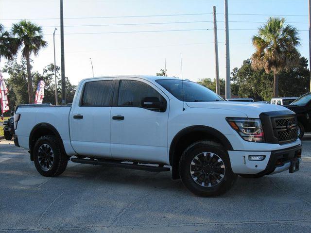 2021 Nissan TITAN Crew Cab PRO-4X 4x4 2021 Nissan TITAN Crew Cab PRO-4X 4x4