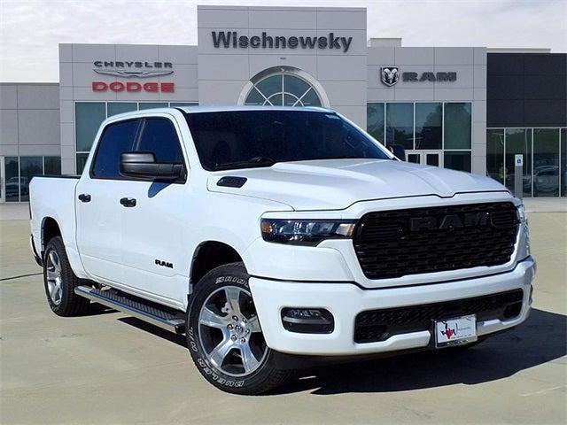 2026 RAM Ram 1500 RAM 1500 EXPRESS CREW CAB 4X4 57 BOX