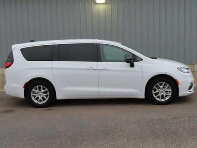 2024 Chrysler Pacifica Touring L 2024 Chrysler Pacifica Touring L