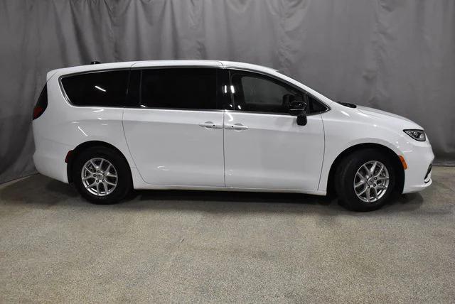 2024 Chrysler Pacifica Touring L 2024 Chrysler Pacifica Touring L