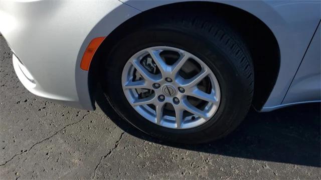 2024 Chrysler Pacifica Touring L 2024 Chrysler Pacifica Touring L