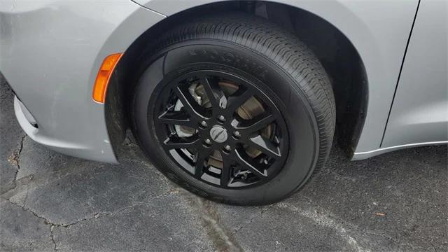 2024 Chrysler Pacifica Touring L 2024 Chrysler Pacifica Touring L