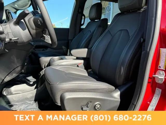 2026 Chrysler Pacifica Select AWD