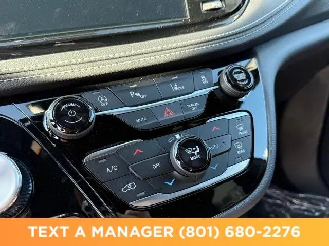 2026 Chrysler Pacifica Select AWD