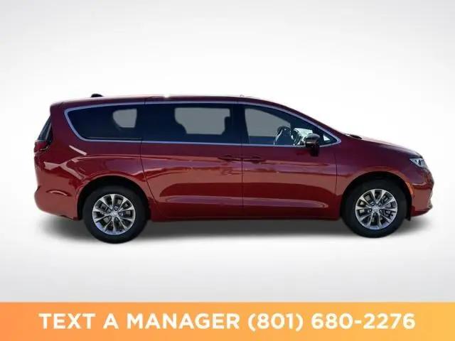 2026 Chrysler Pacifica Select AWD