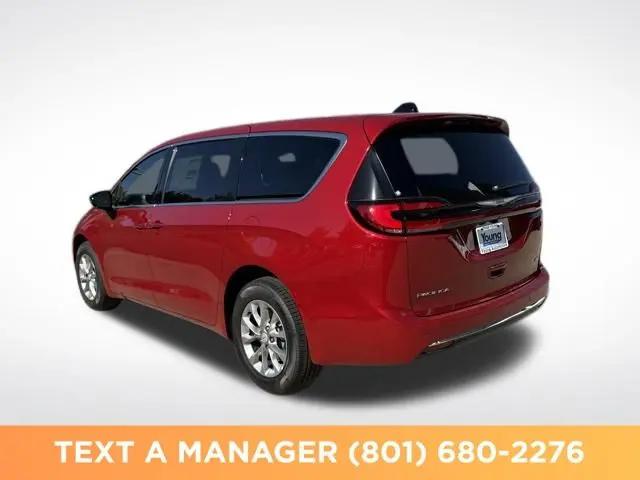 2026 Chrysler Pacifica Select AWD
