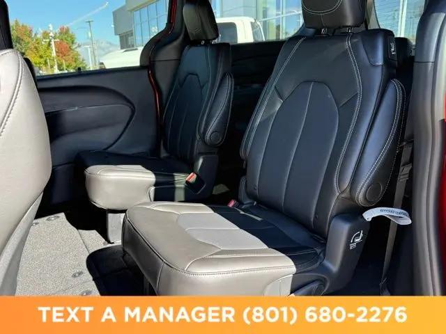 2026 Chrysler Pacifica Select AWD