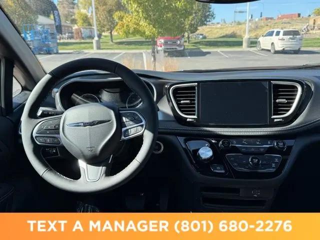 2026 Chrysler Pacifica Select AWD