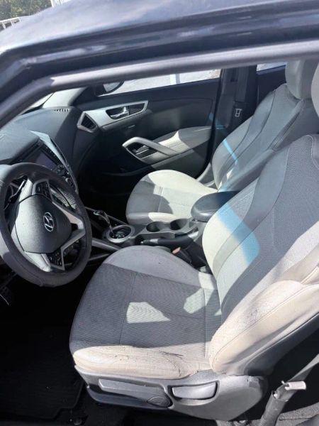2013 Hyundai Veloster Base w/Gray