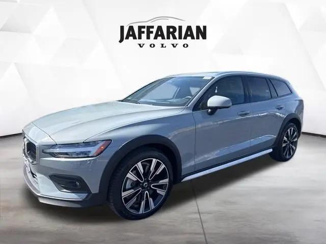 2026 Volvo V60 Cross Country Ultra, B5 AWD Gas (mild hybrid)