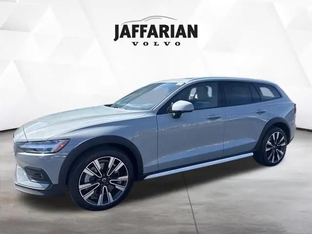 2026 Volvo V60 Cross Country Ultra, B5 AWD Gas (mild hybrid)