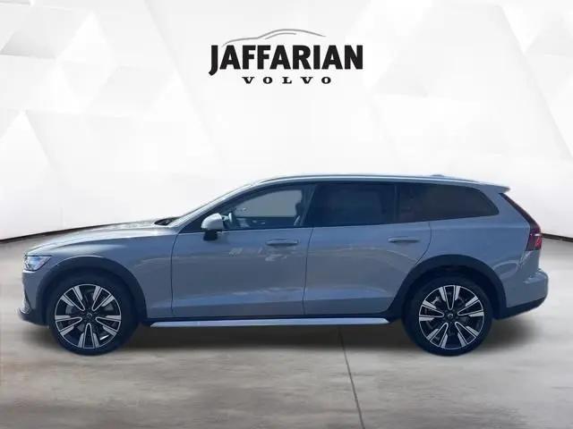 2026 Volvo V60 Cross Country Ultra, B5 AWD Gas (mild hybrid)