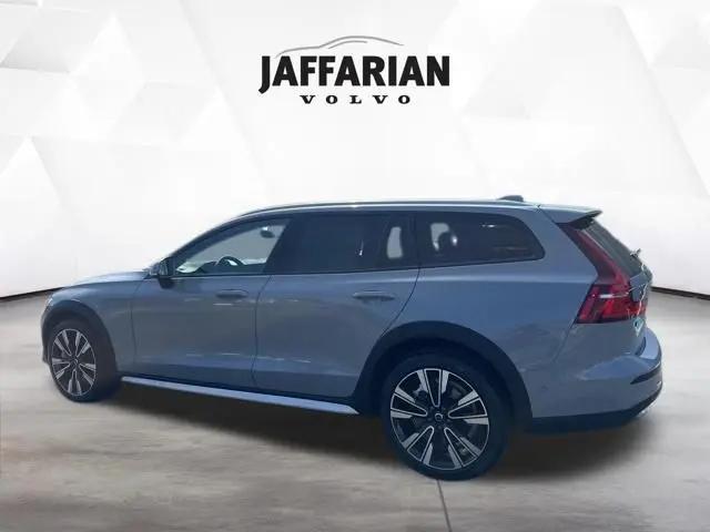 2026 Volvo V60 Cross Country Ultra, B5 AWD Gas (mild hybrid)