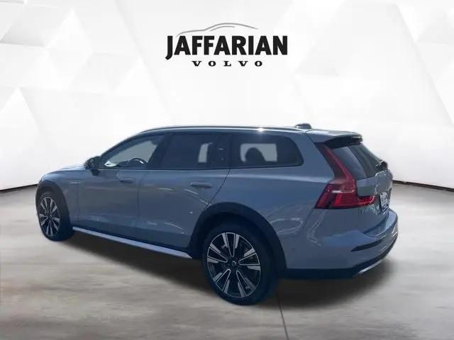 2026 Volvo V60 Cross Country Ultra, B5 AWD Gas (mild hybrid)