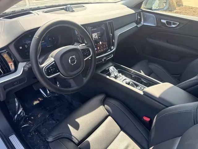2026 Volvo V60 Cross Country Ultra, B5 AWD Gas (mild hybrid)