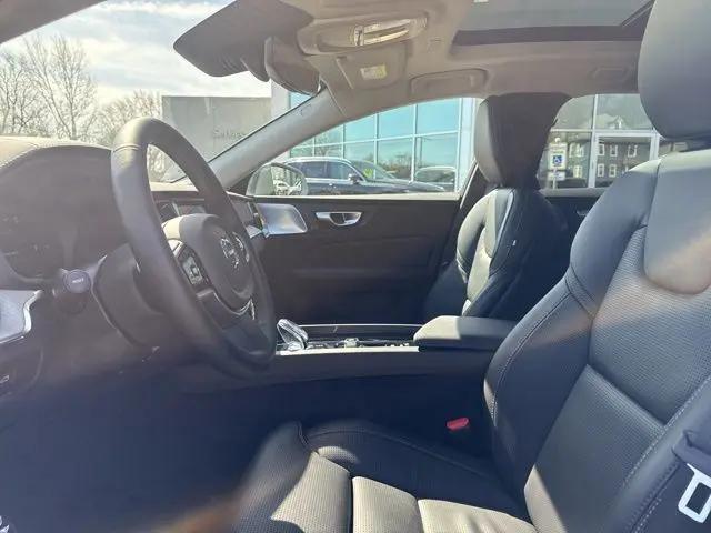 2026 Volvo V60 Cross Country Ultra, B5 AWD Gas (mild hybrid)