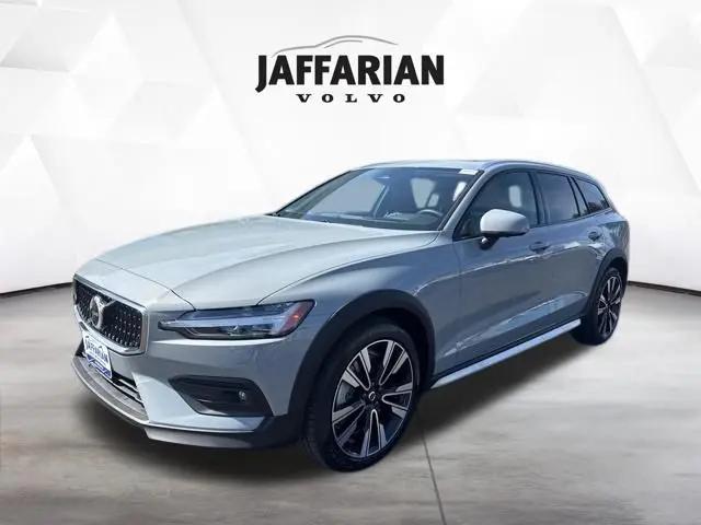 2026 Volvo V60 Cross Country Ultra, B5 AWD Gas mild hybrid for sale in Haverhill, MA