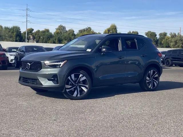 2026 Volvo XC40 Ultra, B5 AWD Gas (mild hybrid), Dark