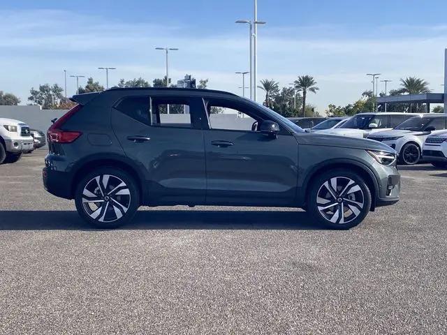 2026 Volvo XC40 Ultra, B5 AWD Gas (mild hybrid), Dark