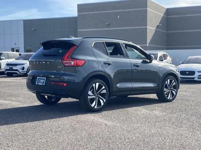 2026 Volvo XC40 Ultra, B5 AWD Gas (mild hybrid), Dark