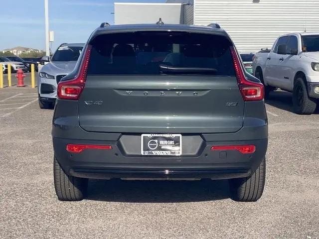 2026 Volvo XC40 Ultra, B5 AWD Gas (mild hybrid), Dark
