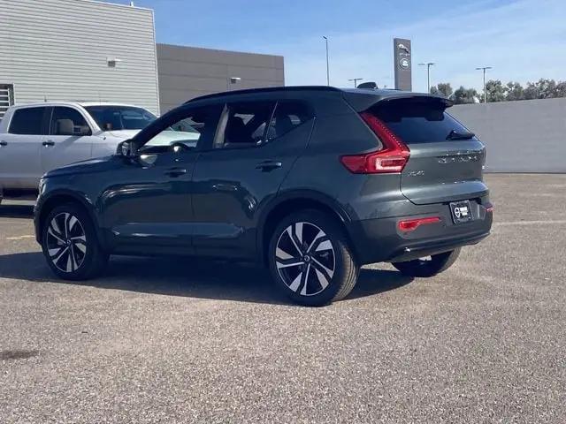 2026 Volvo XC40 Ultra, B5 AWD Gas (mild hybrid), Dark