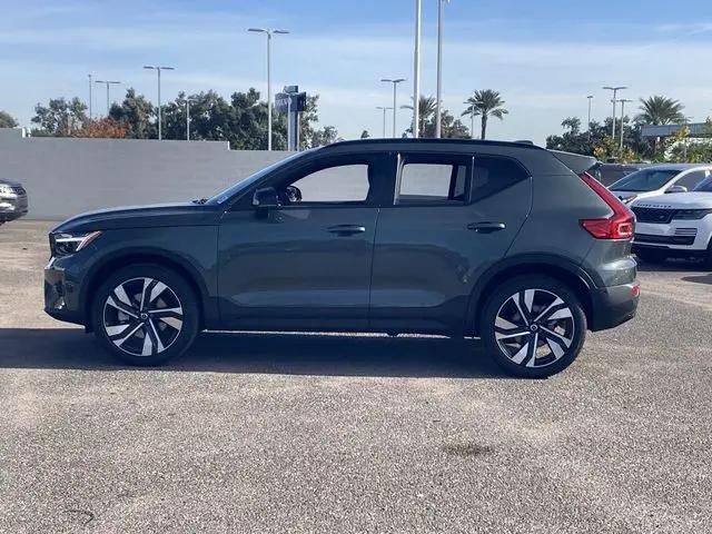 2026 Volvo XC40 Ultra, B5 AWD Gas (mild hybrid), Dark