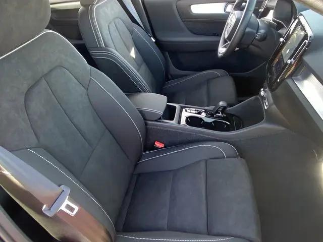 2026 Volvo XC40 Ultra, B5 AWD Gas (mild hybrid), Dark