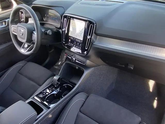 2026 Volvo XC40 Ultra, B5 AWD Gas (mild hybrid), Dark