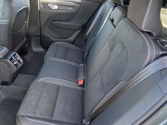 2026 Volvo XC40 Ultra, B5 AWD Gas (mild hybrid), Dark
