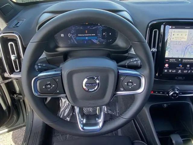 2026 Volvo XC40 Ultra, B5 AWD Gas (mild hybrid), Dark