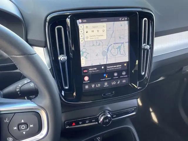 2026 Volvo XC40 Ultra, B5 AWD Gas (mild hybrid), Dark