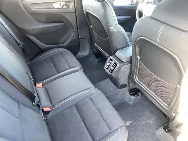 2026 Volvo XC40 Ultra, B5 AWD Gas (mild hybrid), Dark