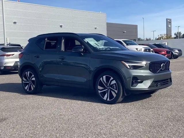 2026 Volvo XC40 Ultra, B5 AWD Gas (mild hybrid), Dark
