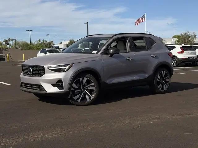 2026 Volvo XC40 Ultra, B5 AWD Gas (mild hybrid), Dark