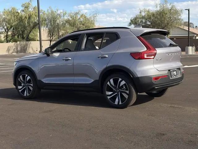 2026 Volvo XC40 Ultra, B5 AWD Gas (mild hybrid), Dark