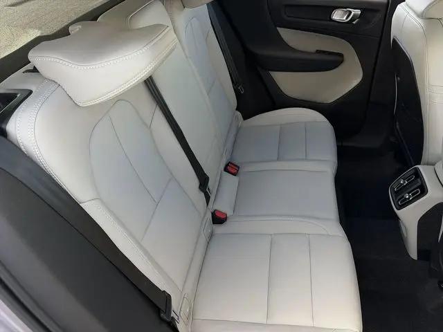 2026 Volvo XC40 Ultra, B5 AWD Gas (mild hybrid), Dark
