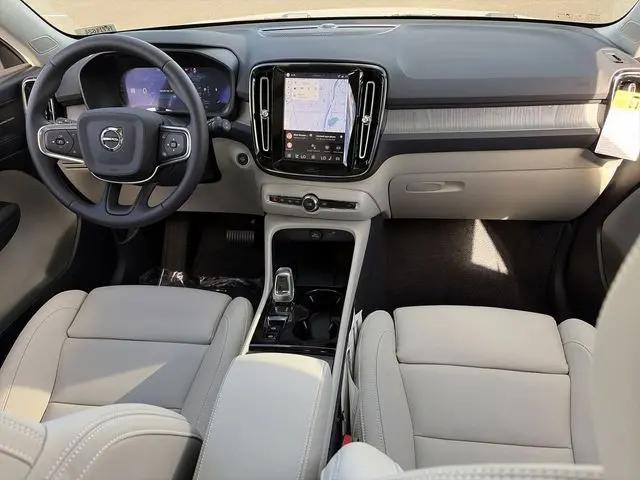 2026 Volvo XC40 Ultra, B5 AWD Gas (mild hybrid), Dark