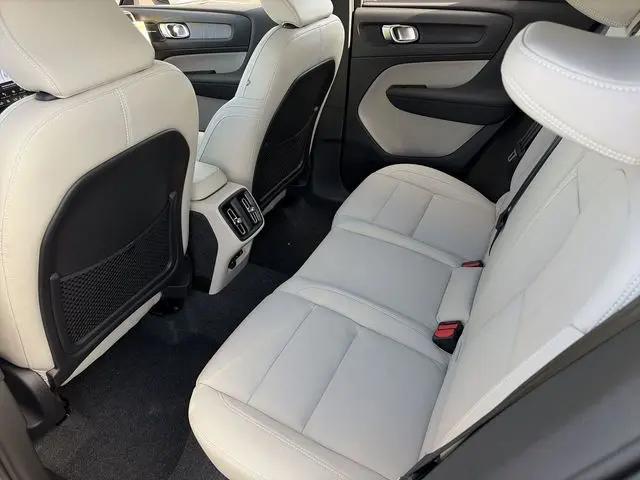 2026 Volvo XC40 Ultra, B5 AWD Gas (mild hybrid), Dark