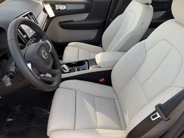 2026 Volvo XC40 Ultra, B5 AWD Gas (mild hybrid), Dark