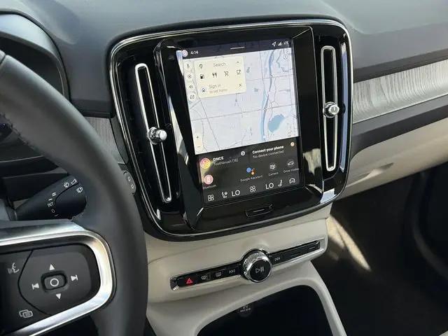 2026 Volvo XC40 Ultra, B5 AWD Gas (mild hybrid), Dark