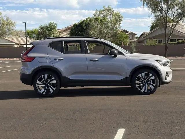 2026 Volvo XC40 Ultra, B5 AWD Gas (mild hybrid), Dark