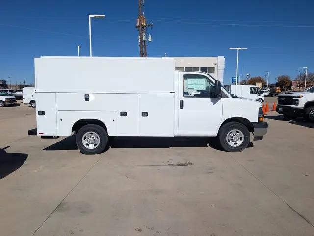 2025 Chevrolet Express Cutaway Work Van