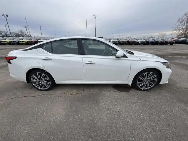 2025 Nissan Altima SL FWD