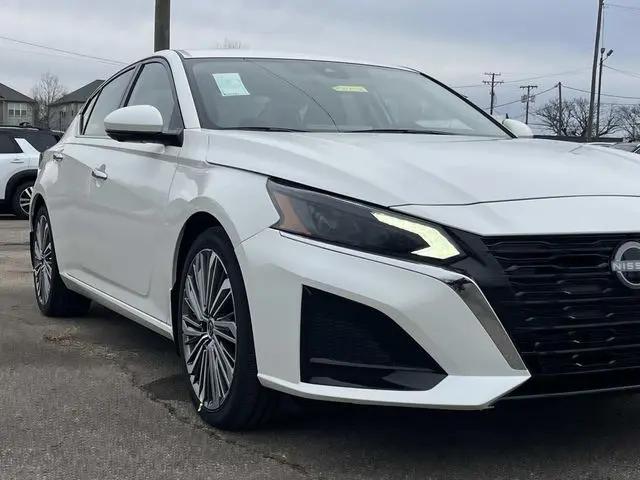 2025 Nissan Altima SL FWD