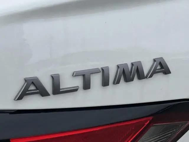 2025 Nissan Altima SL FWD