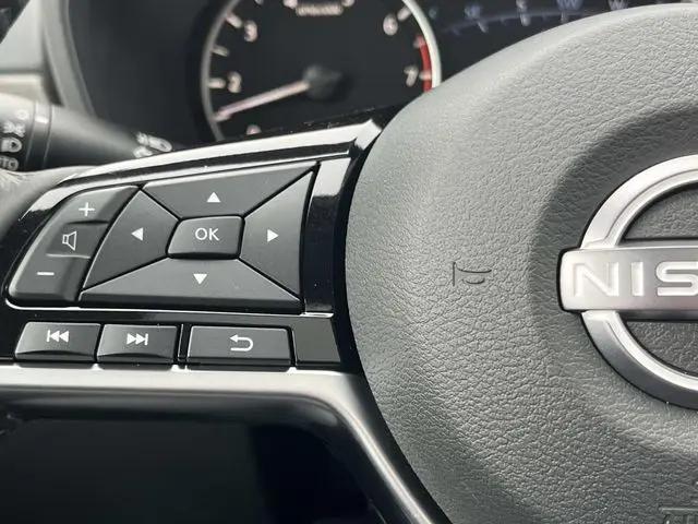 2025 Nissan Altima SL FWD