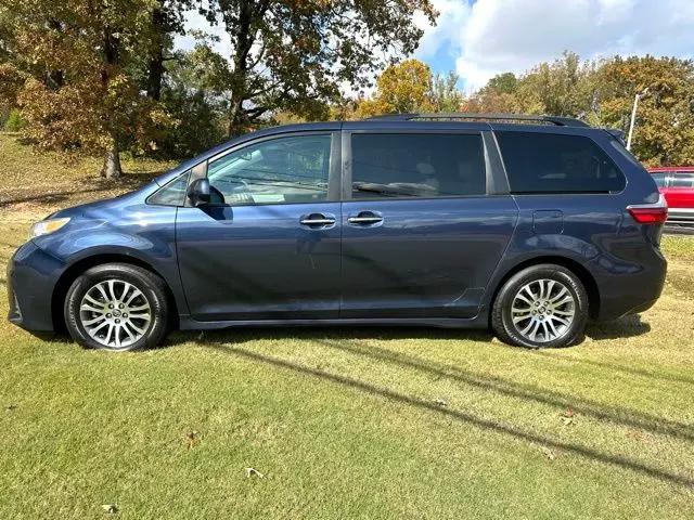 2020 Toyota Sienna XLE
