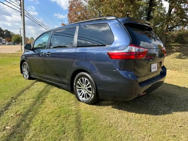2020 Toyota Sienna XLE