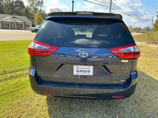 2020 Toyota Sienna XLE